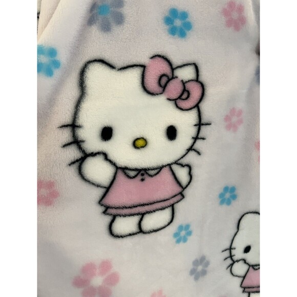 Hello Kitty Sanrio White Pink Blue Spring Flowers Throw Blanket 60x70 NWT - Picture 3 of 6